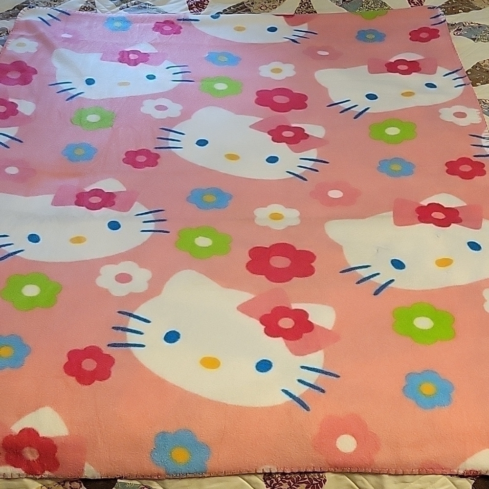HELLO Kitty fleece blanket approx. 40 x 50.  Like new By Sanrio 2013 plush throw